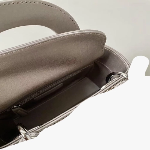 2025 10A Underarm shopping bag handbag Chic Luxury D...