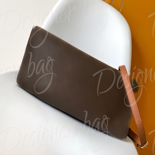 Large Capacity Luxury Handbag with Designer Aestheti...