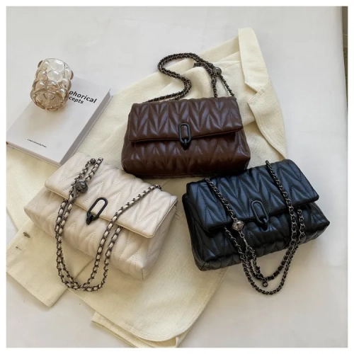 Designer Bags: Fashionable And Versatile Women's Sin...