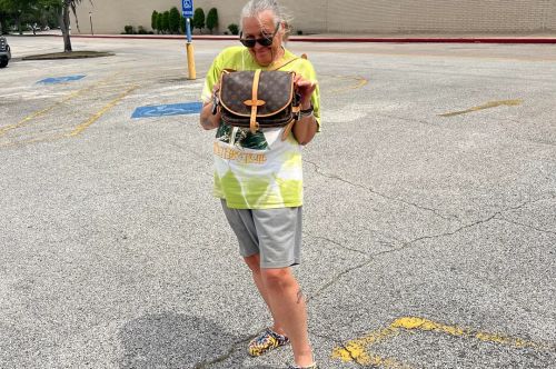 Got my mom her first lv bag